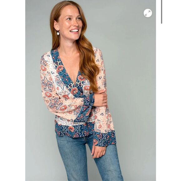 Lovestitch Sedona Bell Sleeve Top Size M NWT - Picture 2 of 7